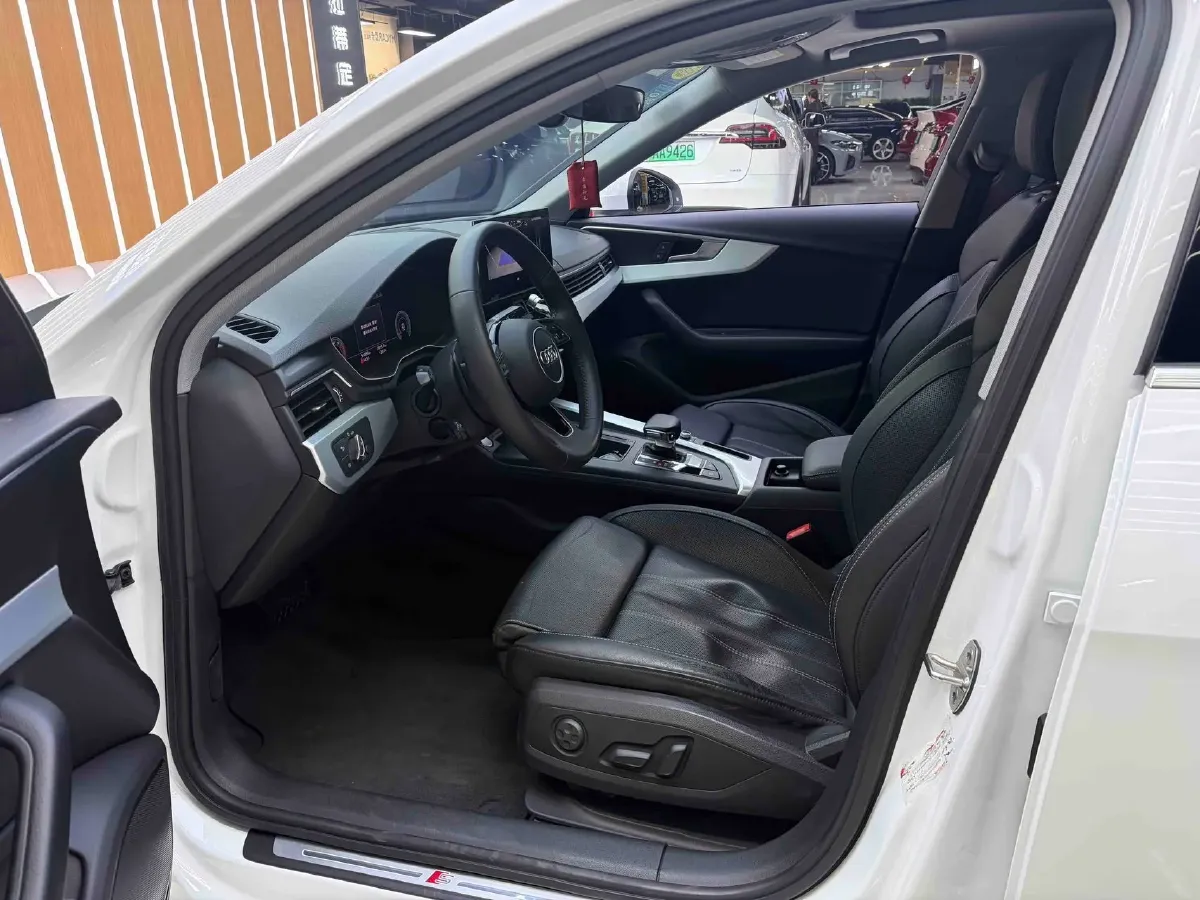 2020 Audi A4L 2.0T 190HP L4 7DCT,autocango,china used car exporter,china ev exporter,chinese used car exporter,chinese used ev exporter