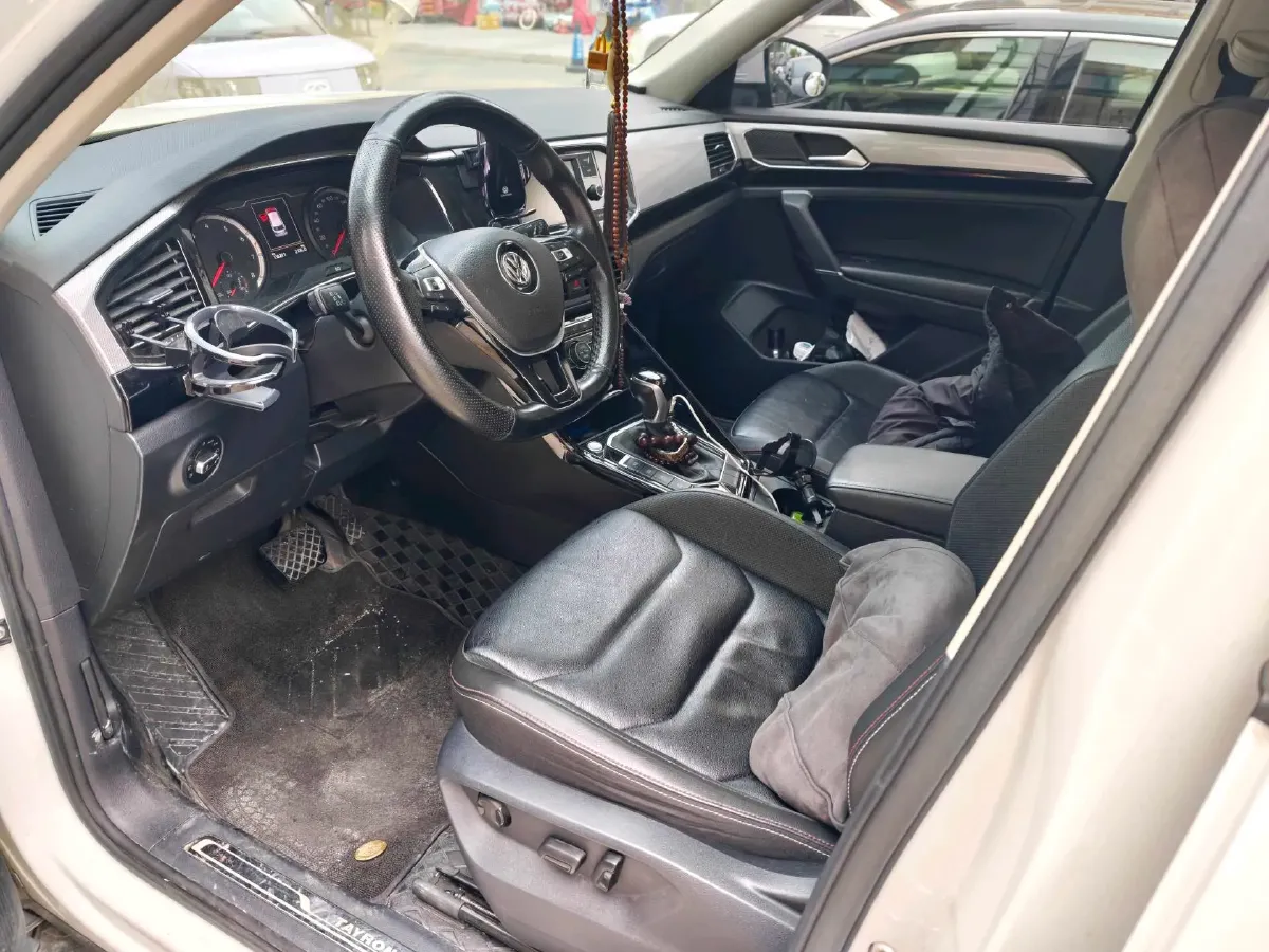 2019 Jeep Cherokee 2.0T 234HP L4 9AT,autocango,china used car exporter,china ev exporter,chinese used car exporter,chinese used ev exporter