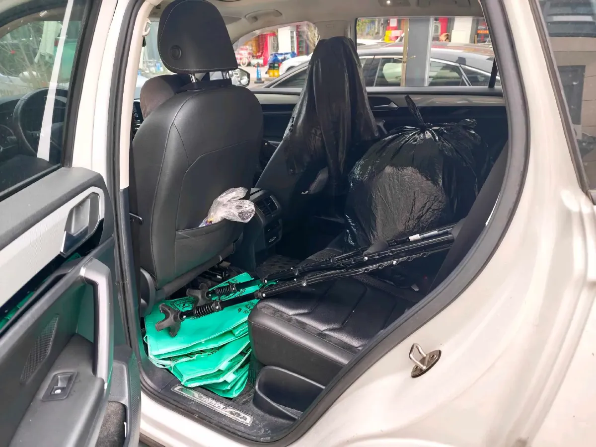 2019 Jeep Cherokee 2.0T 234HP L4 9AT,autocango,china used car exporter,china ev exporter,chinese used car exporter,chinese used ev exporter