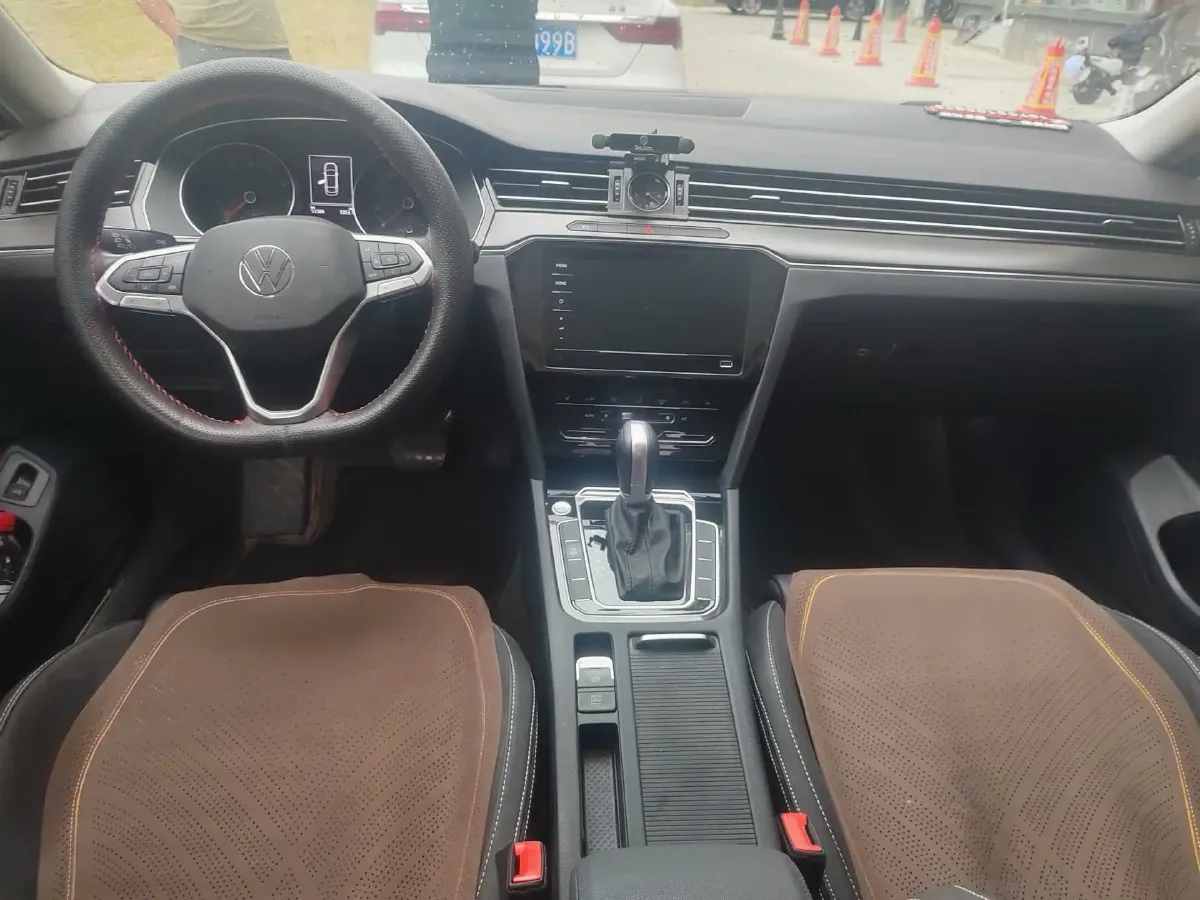 2021 Volkswagen Magotan 2.0T 186HP L4 7DCT,autocango,china used car exporter,china ev exporter,chinese used car exporter,chinese used ev exporter