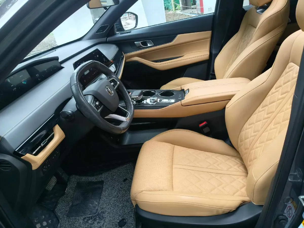 2021 ChangAn UNI-K 2.0T 233HP L4 8AT,autocango,china used car exporter,china ev exporter,chinese used car exporter,chinese used ev exporter