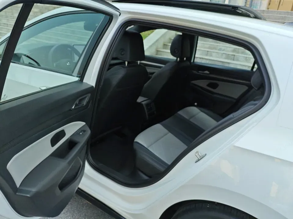 2025 Volkswagen Golf 1.5T 160HP L4 7DCT,autocango,china used car exporter,china ev exporter,chinese used car exporter,chinese used ev exporter