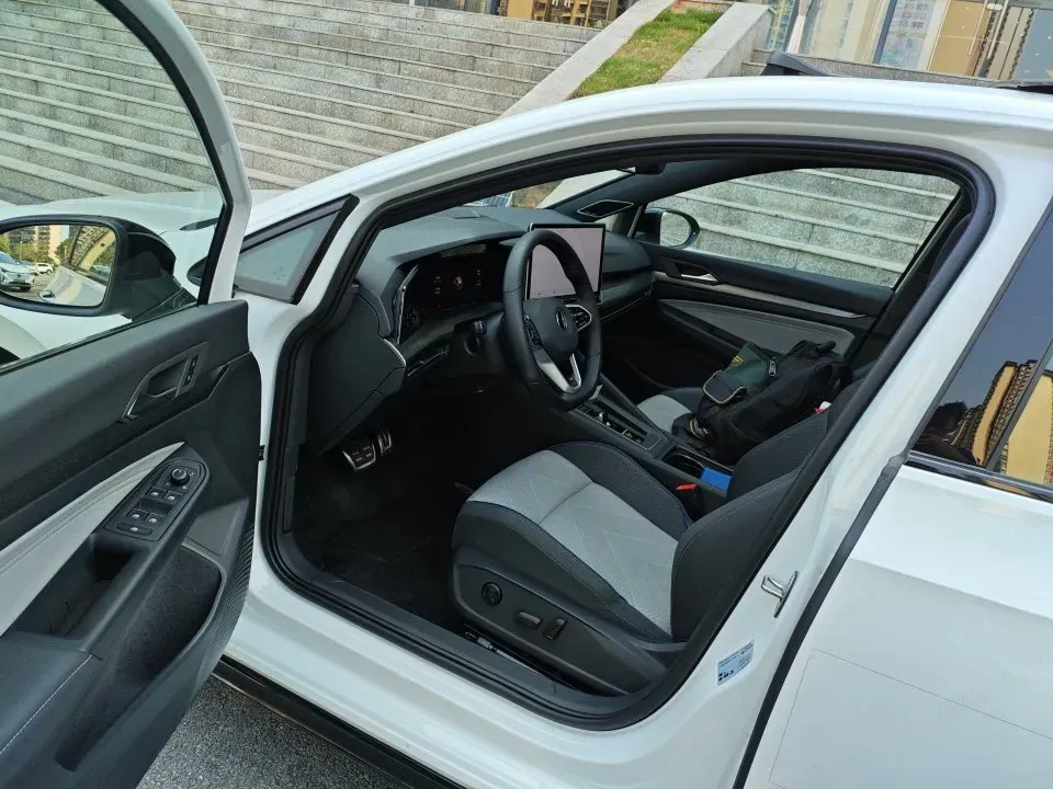 2025 Volkswagen Golf 1.5T 160HP L4 7DCT,autocango,china used car exporter,china ev exporter,chinese used car exporter,chinese used ev exporter