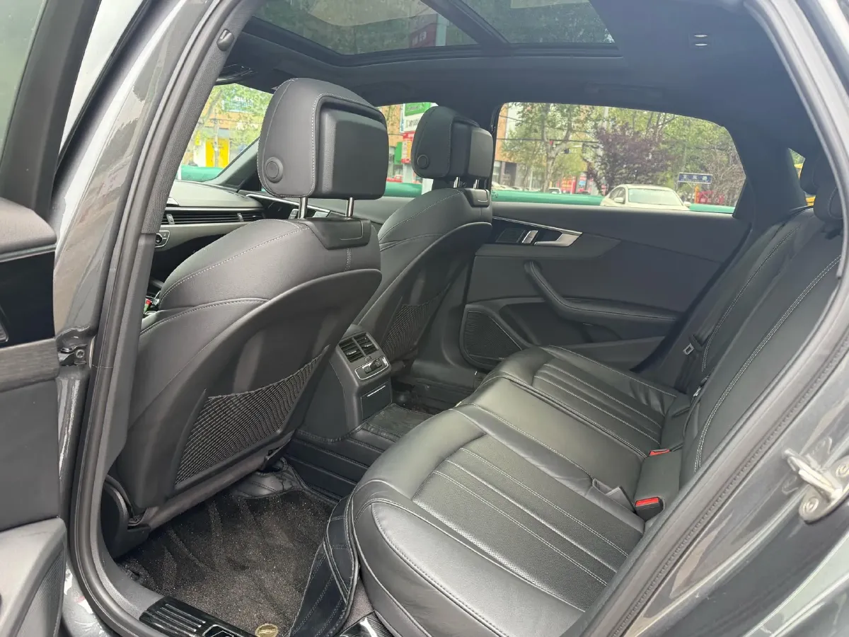 2024 Audi A4L 2.0T 190HP L4 7DCT,autocango,china used car exporter,china ev exporter,chinese used car exporter,chinese used ev exporter