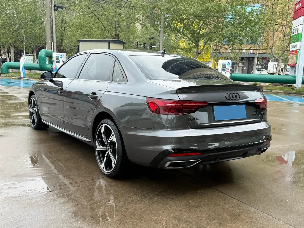 2024 Audi A4L 2.0T 190HP L4 7DCT,autocango,china used car exporter,china ev exporter,chinese used car exporter,chinese used ev exporter