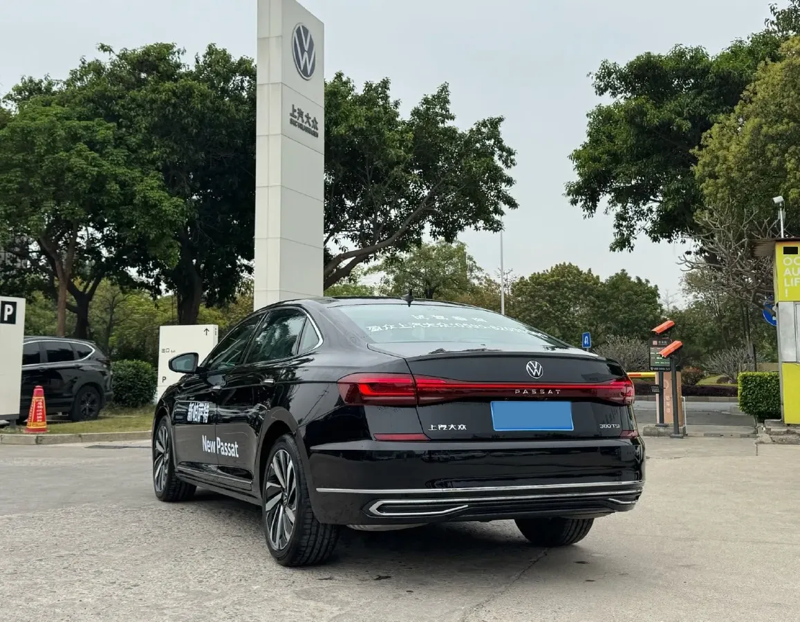 2024 Volkswagen Passat 2.0T 220HP L4 7DCT,autocango,china used car exporter,china ev exporter,chinese used car exporter,chinese used ev exporter