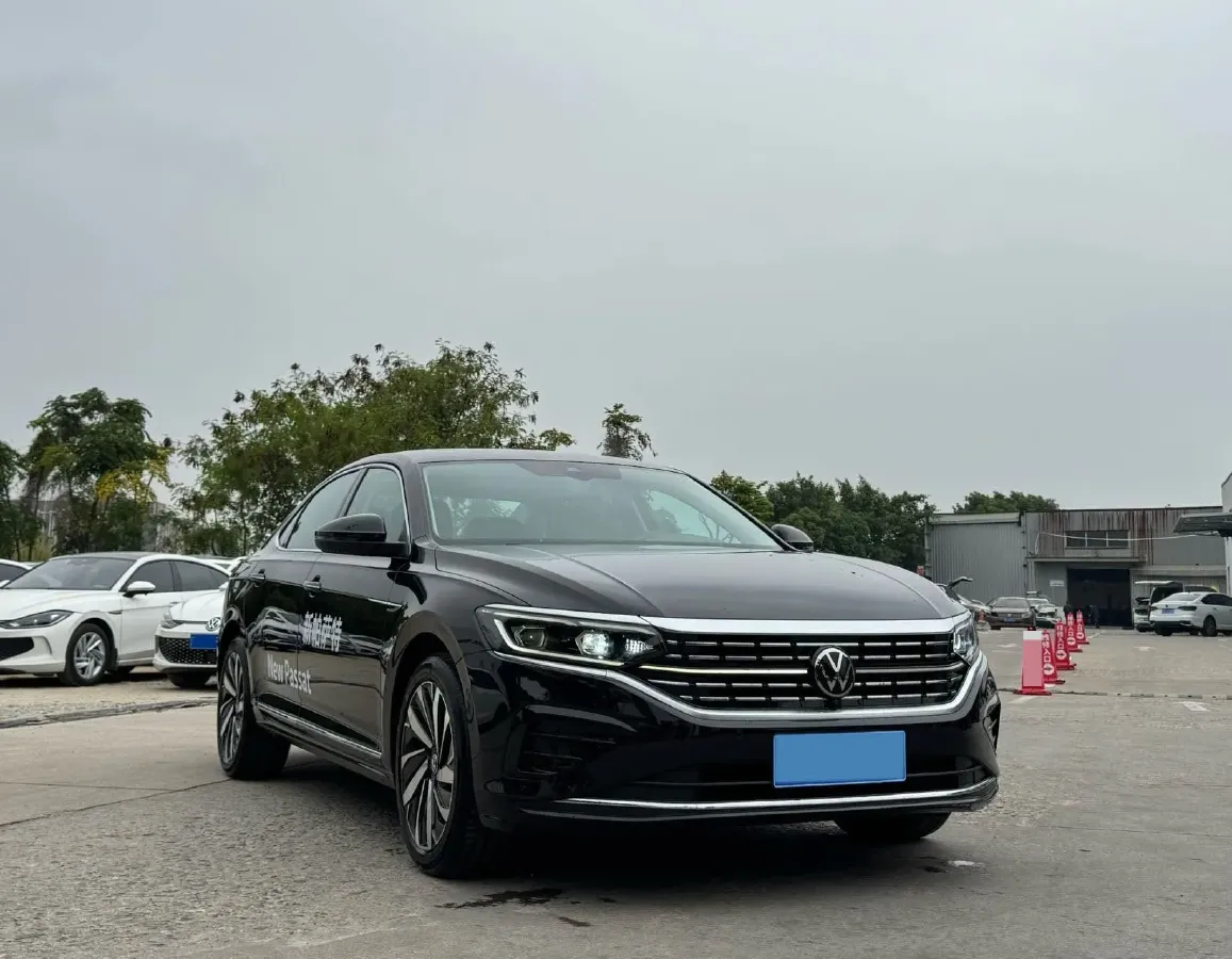 2024 Volkswagen Passat 2.0T 220HP L4 7DCT,autocango,china used car exporter,china ev exporter,chinese used car exporter,chinese used ev exporter