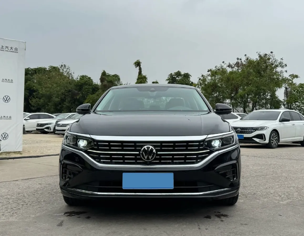 2024 Volkswagen Passat 2.0T 220HP L4 7DCT,autocango,china used car exporter,china ev exporter,chinese used car exporter,chinese used ev exporter