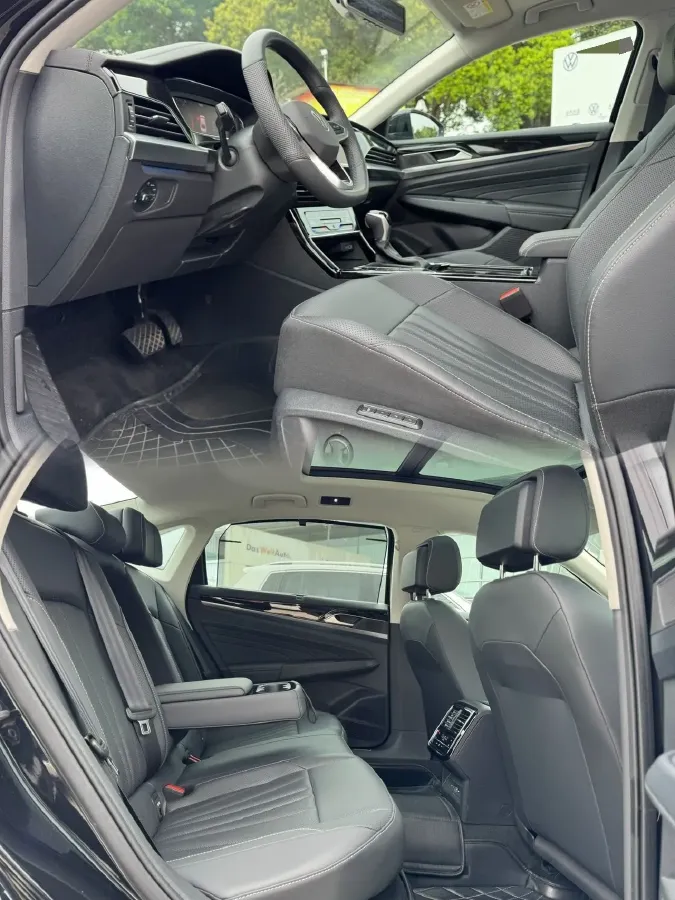 2024 Volkswagen Passat 2.0T 220HP L4 7DCT,autocango,china used car exporter,china ev exporter,chinese used car exporter,chinese used ev exporter