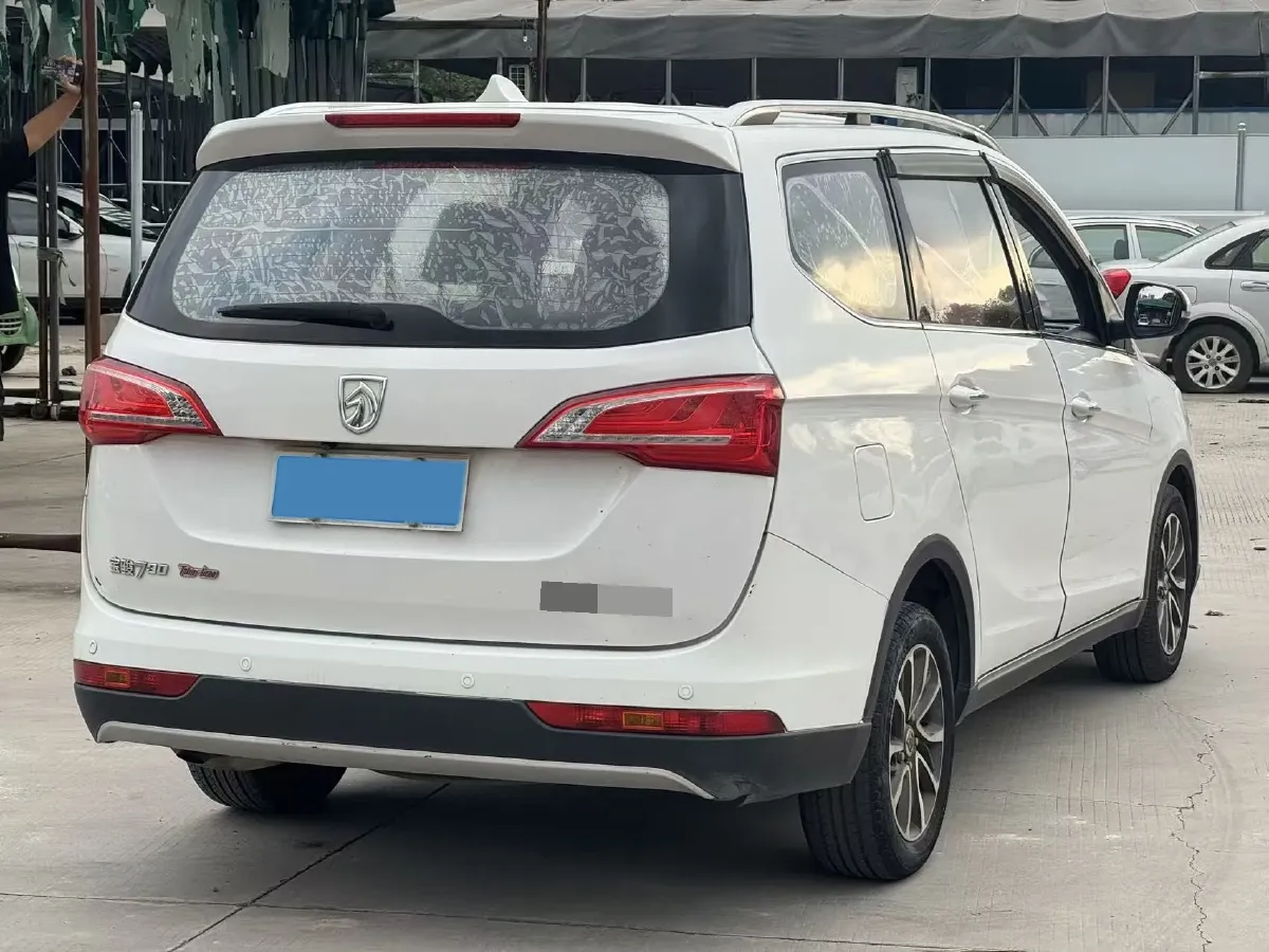 2017 BaoJun 730 1.5T 150HP L4 6DCT,autocango,china used car exporter,china ev exporter,chinese used car exporter,chinese used ev exporter