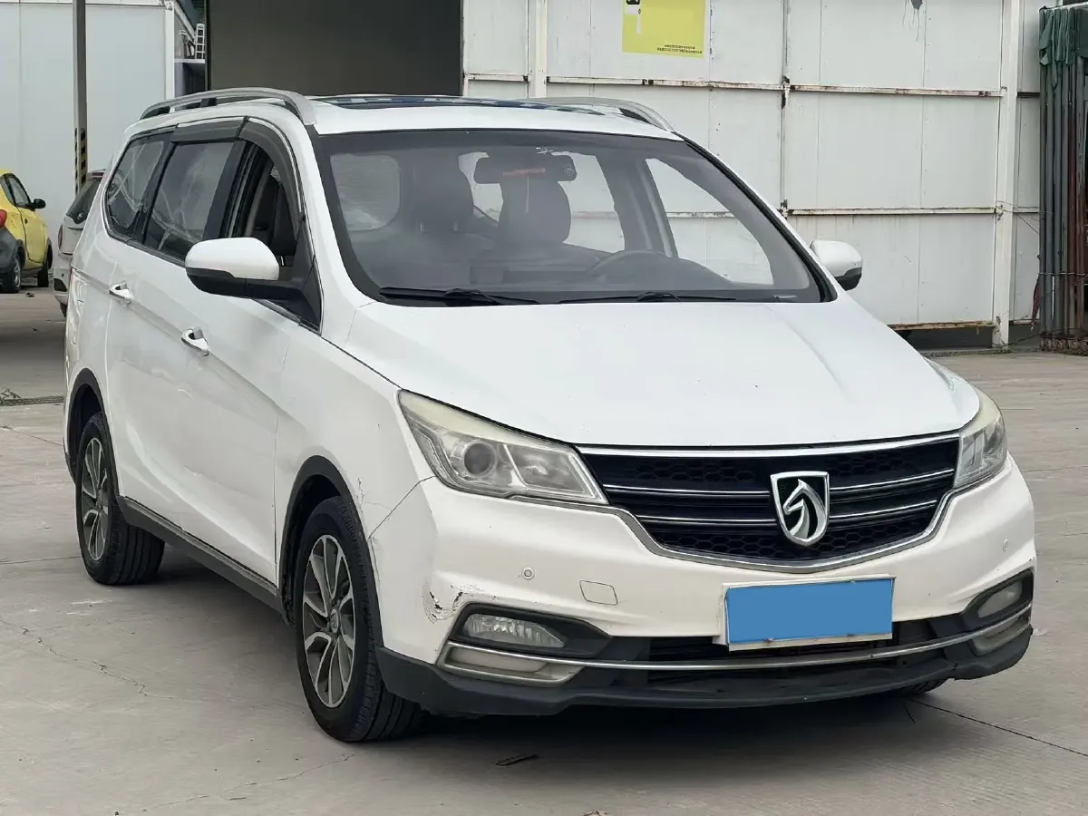 2017 BaoJun 730 1.5T 150HP L4 6DCT,autocango,china used car exporter,china ev exporter,chinese used car exporter,chinese used ev exporter