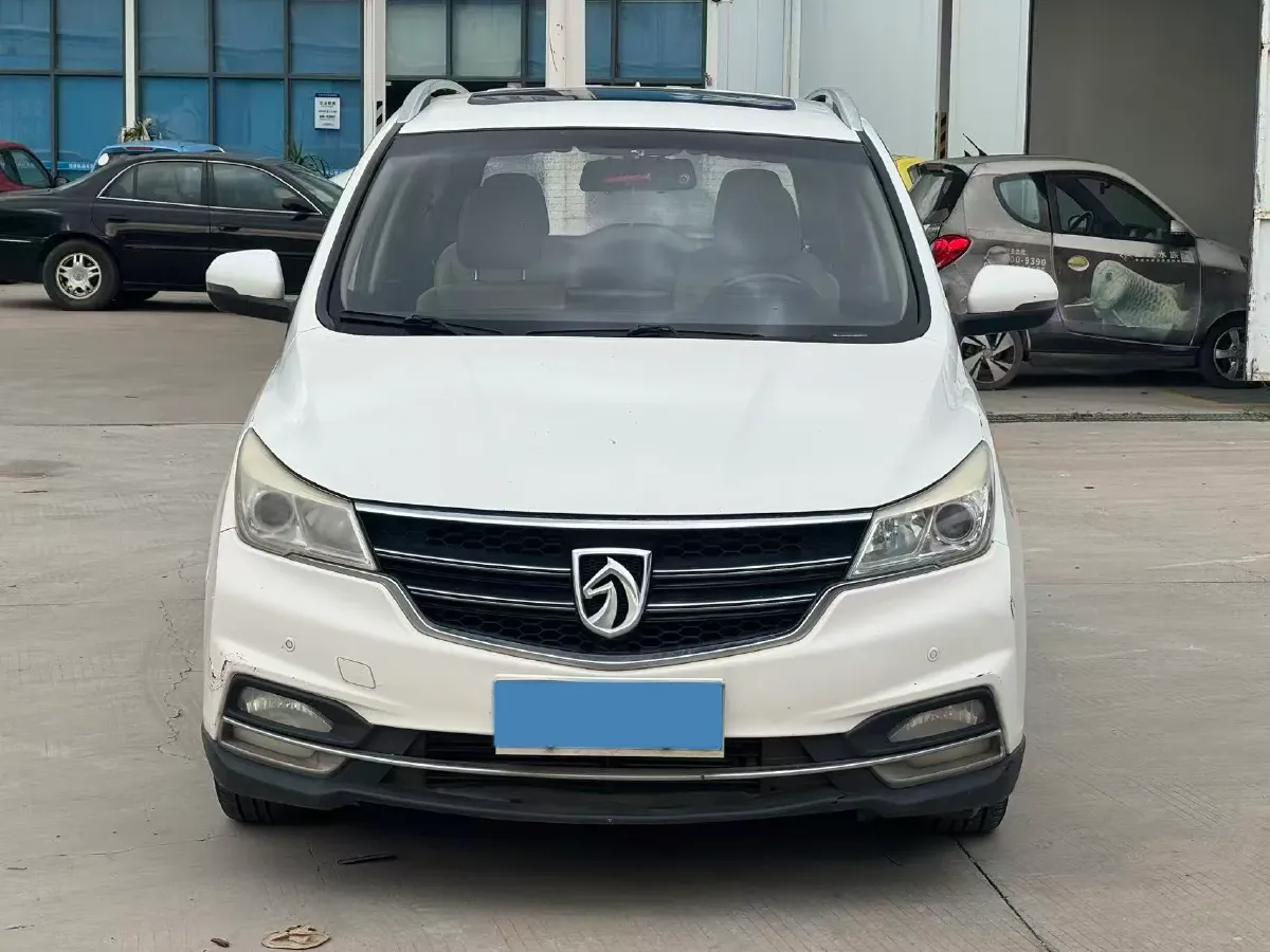 2017 BaoJun 730 1.5T 150HP L4 6DCT,autocango,china used car exporter,china ev exporter,chinese used car exporter,chinese used ev exporter