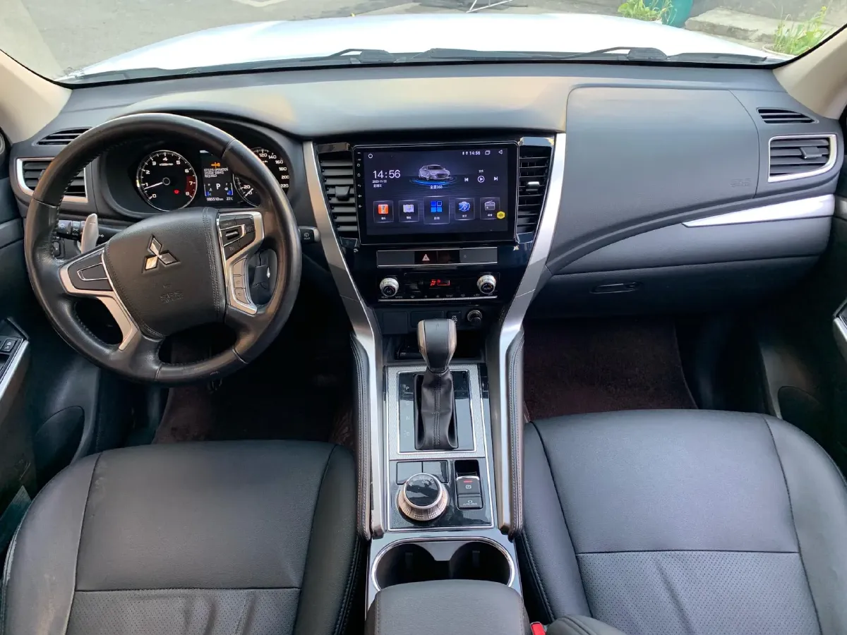 2020 Mitsubishi Pajero 3.0L 209HP V6 8AT,autocango,china used car exporter,china ev exporter,chinese used car exporter,chinese used ev exporter