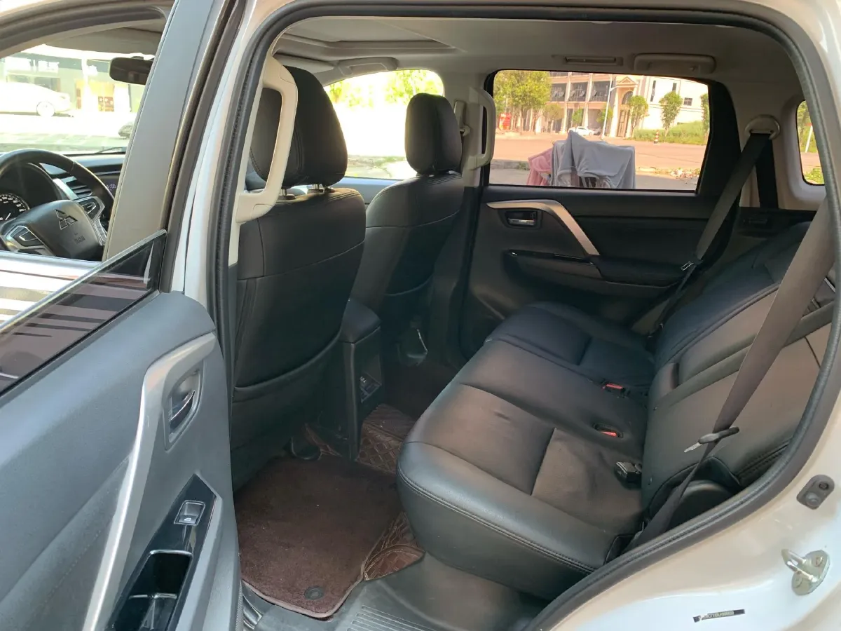 2020 Mitsubishi Pajero 3.0L 209HP V6 8AT,autocango,china used car exporter,china ev exporter,chinese used car exporter,chinese used ev exporter