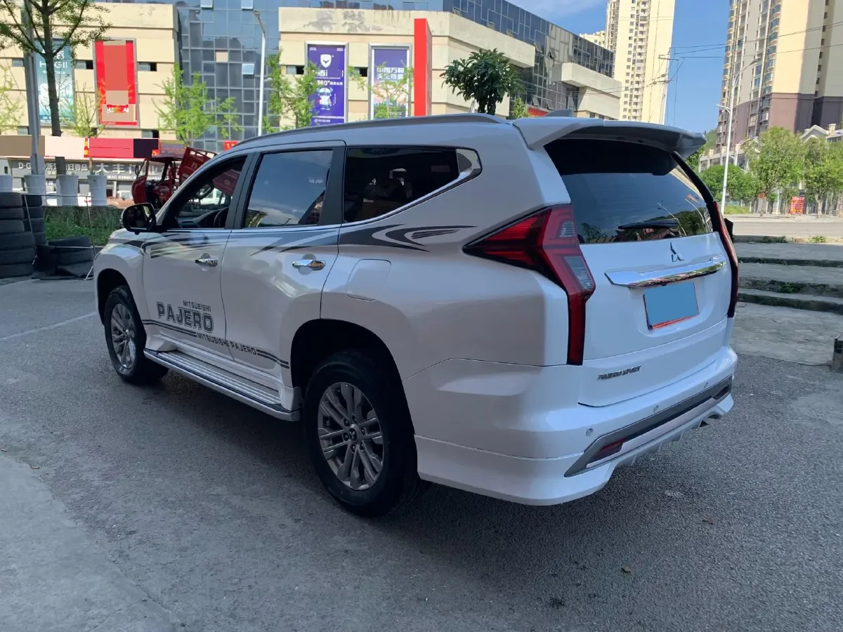 2020 Mitsubishi Pajero 3.0L 209HP V6 8AT,autocango,china used car exporter,china ev exporter,chinese used car exporter,chinese used ev exporter