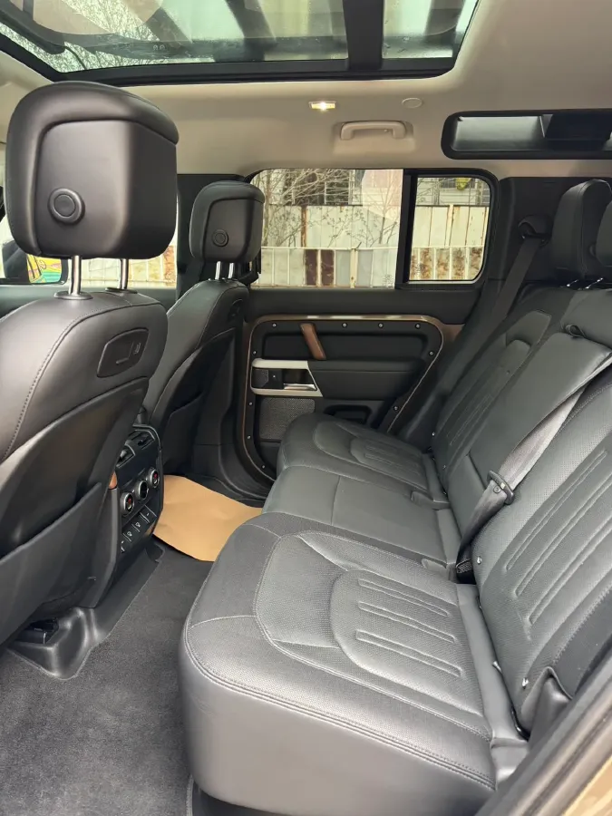 2022 Land Rover Defender 3.0T 400HP L6 8AT,autocango,china used car exporter,china ev exporter,chinese used car exporter,chinese used ev exporter