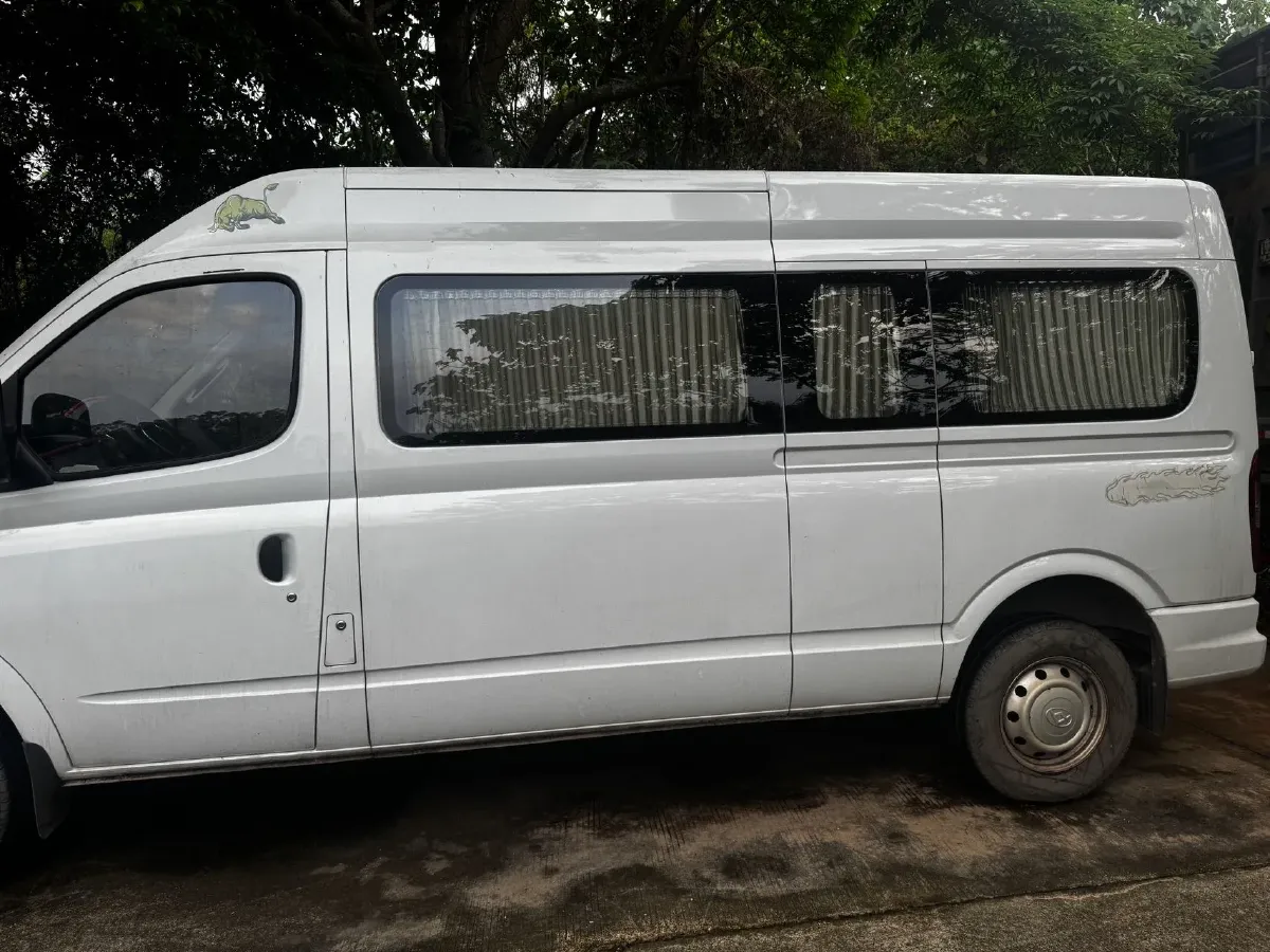 2021 MAXUS XinTu V80 2.0T 127HP L4 6MT,autocango,china used car exporter,china ev exporter,chinese used car exporter,chinese used ev exporter