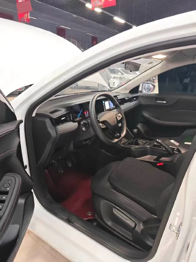 2026 Roewe i5 1.5L 129HP L4 5MT,autocango,china used car exporter,china ev exporter,chinese used car exporter,chinese used ev exporter