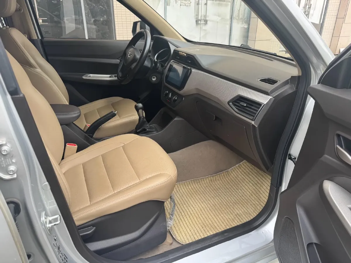 2018 WuLing HongGuang 1.5L 105HP L4 5MT,autocango,china used car exporter,china ev exporter,chinese used car exporter,chinese used ev exporter