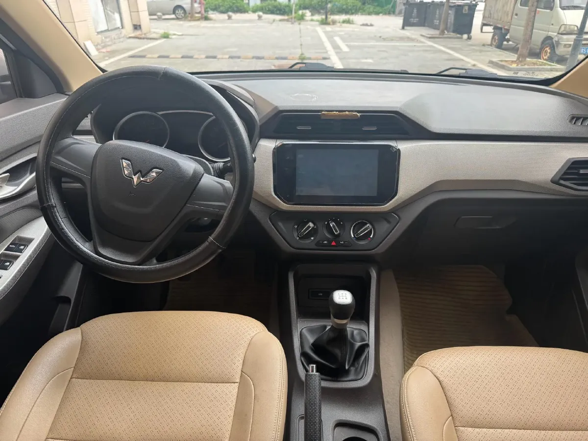 2018 WuLing HongGuang 1.5L 105HP L4 5MT,autocango,china used car exporter,china ev exporter,chinese used car exporter,chinese used ev exporter