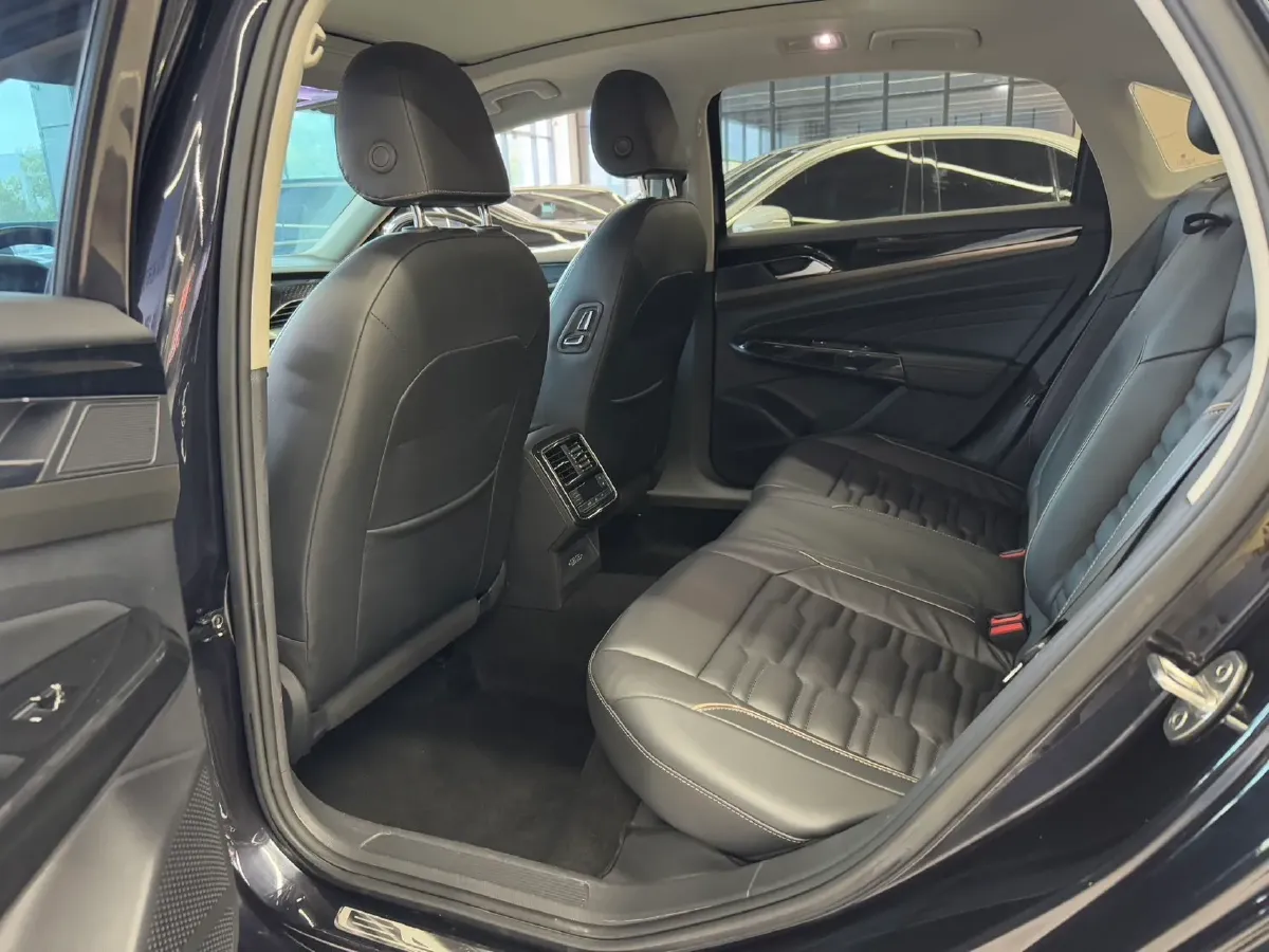 2020 Volkswagen Passat 2.0T 186HP L4 7DCT,autocango,china used car exporter,china ev exporter,chinese used car exporter,chinese used ev exporter