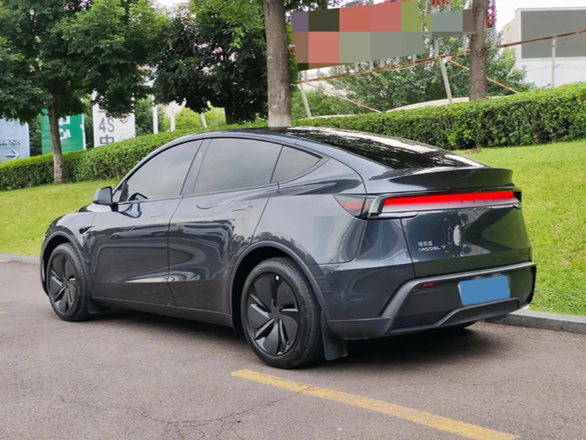 2025 Tesla Model Y BEV 62.5KWH,autocango,china used car exporter,china ev exporter,chinese used car exporter,chinese used ev exporter