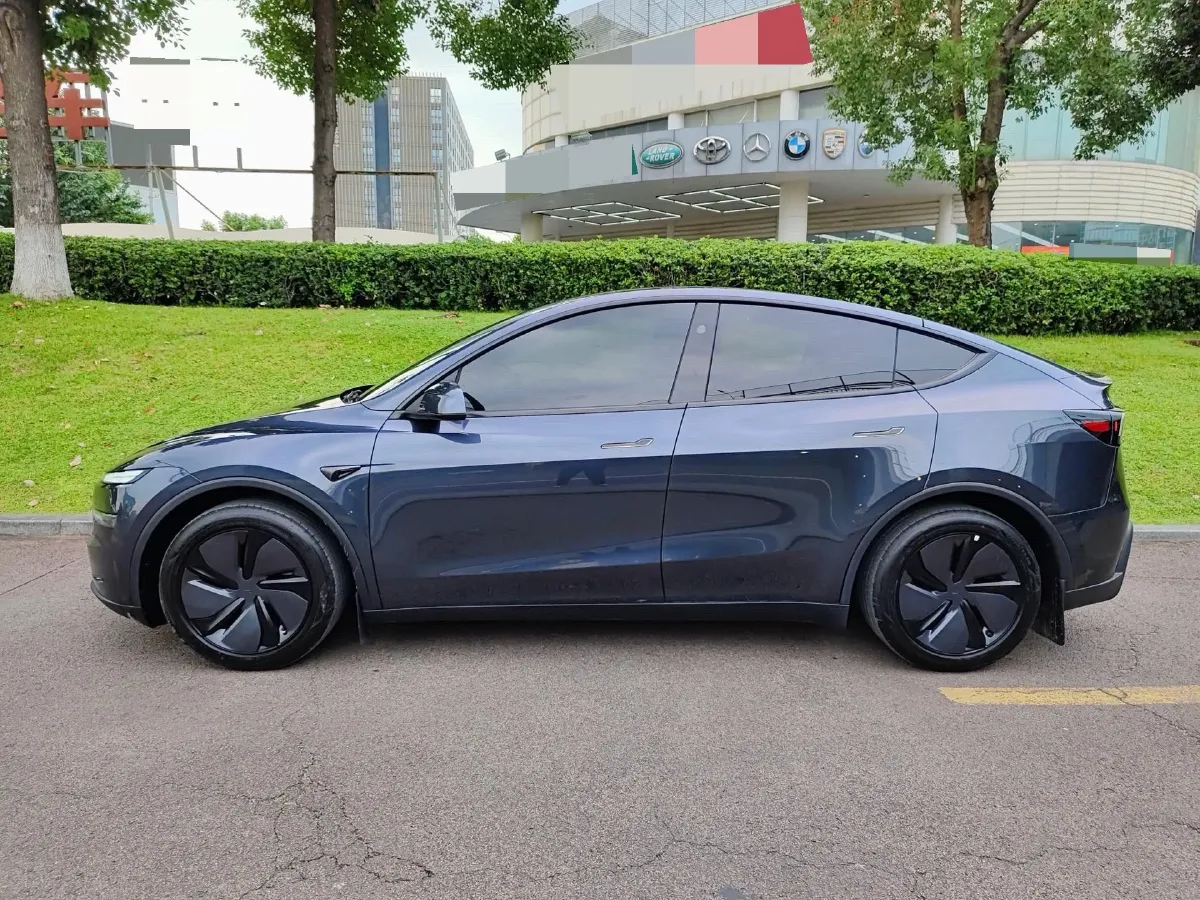 2025 Tesla Model Y BEV 62.5KWH,autocango,china used car exporter,china ev exporter,chinese used car exporter,chinese used ev exporter