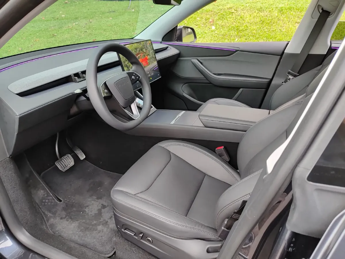 2025 Tesla Model Y BEV 62.5KWH,autocango,china used car exporter,china ev exporter,chinese used car exporter,chinese used ev exporter