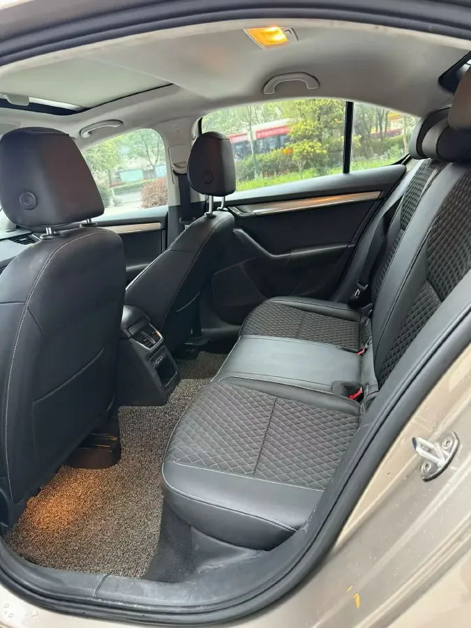 2018 Skoda Octavia 1.2T 116HP L4 7DCT,autocango,china used car exporter,china ev exporter,chinese used car exporter,chinese used ev exporter