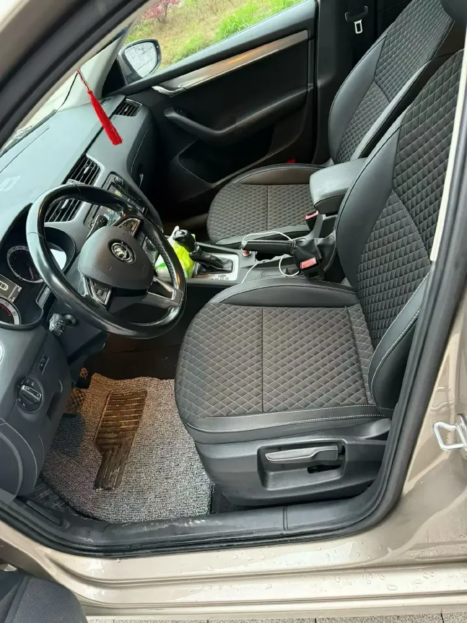 2018 Skoda Octavia 1.2T 116HP L4 7DCT,autocango,china used car exporter,china ev exporter,chinese used car exporter,chinese used ev exporter