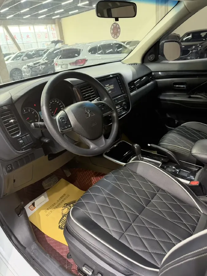 2020 Mitsubishi Outlander 2.0L 166HP L4 CVT,autocango,china used car exporter,china ev exporter,chinese used car exporter,chinese used ev exporter