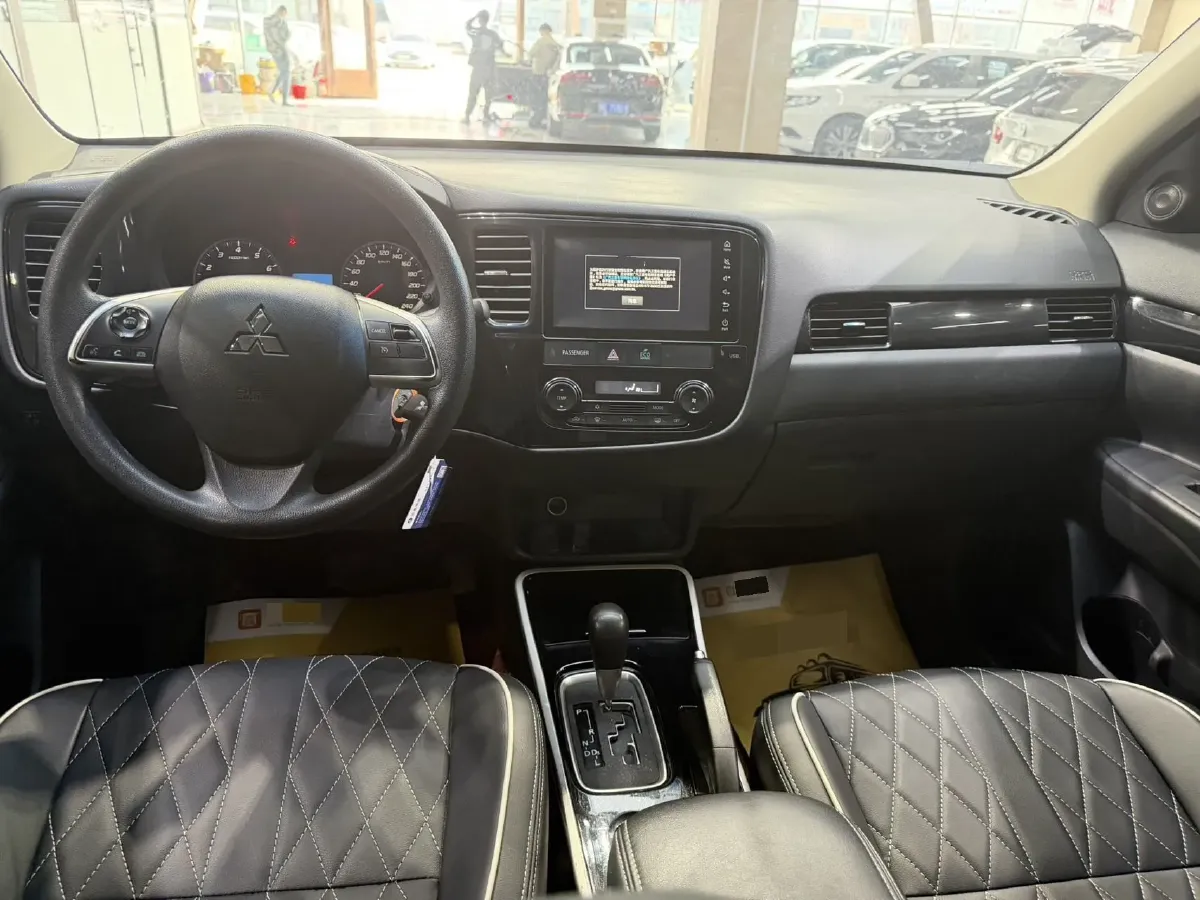 2020 Mitsubishi Outlander 2.0L 166HP L4 CVT,autocango,china used car exporter,china ev exporter,chinese used car exporter,chinese used ev exporter