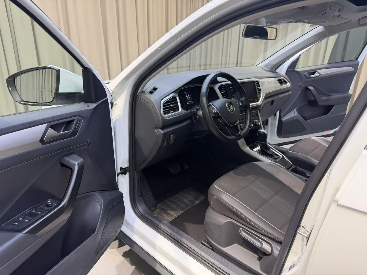 2022 Volkswagen T-Roc 1.4T 150HP L4 7DCT,autocango,china used car exporter,china ev exporter,chinese used car exporter,chinese used ev exporter