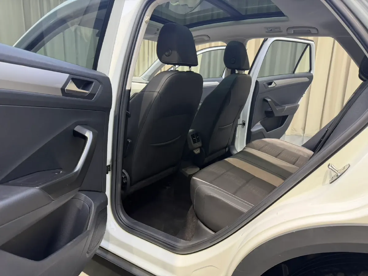 2022 Volkswagen T-Roc 1.4T 150HP L4 7DCT,autocango,china used car exporter,china ev exporter,chinese used car exporter,chinese used ev exporter