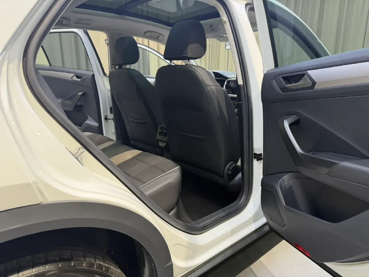 2022 Volkswagen T-Roc 1.4T 150HP L4 7DCT,autocango,china used car exporter,china ev exporter,chinese used car exporter,chinese used ev exporter