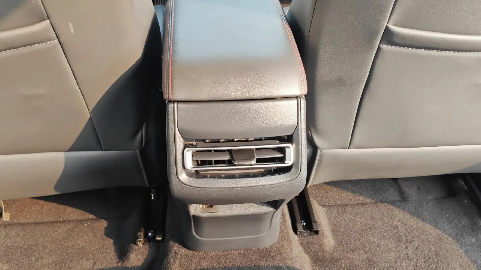 2020 ChangAn UNI-T 1.5T 180HP L4 7DCT,autocango,china used car exporter,china ev exporter,chinese used car exporter,chinese used ev exporter