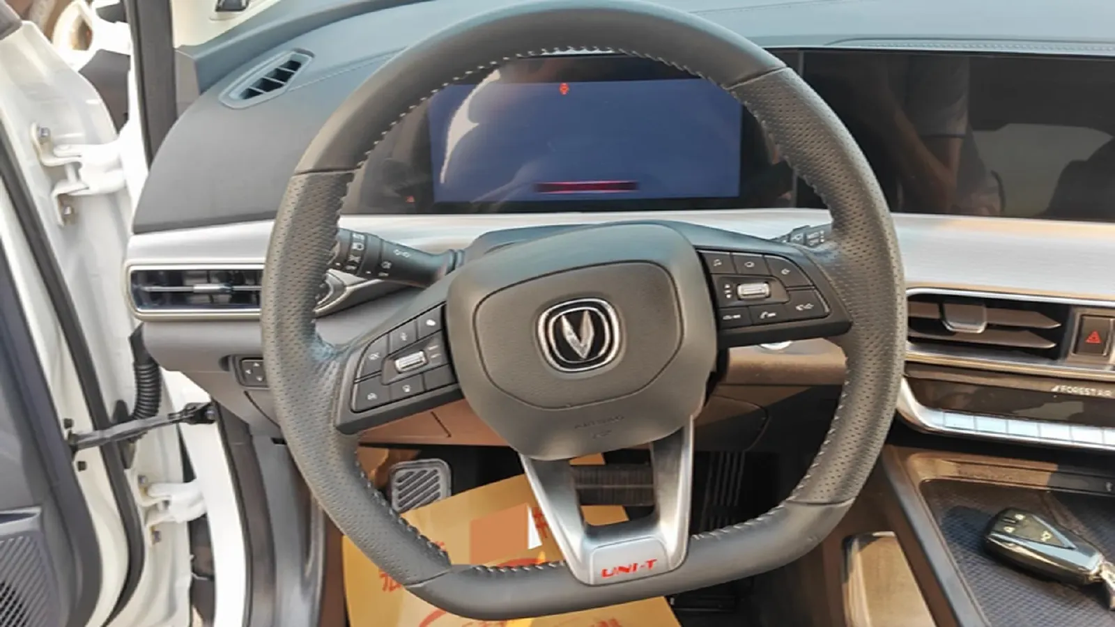 2020 ChangAn UNI-T 1.5T 180HP L4 7DCT,autocango,china used car exporter,china ev exporter,chinese used car exporter,chinese used ev exporter