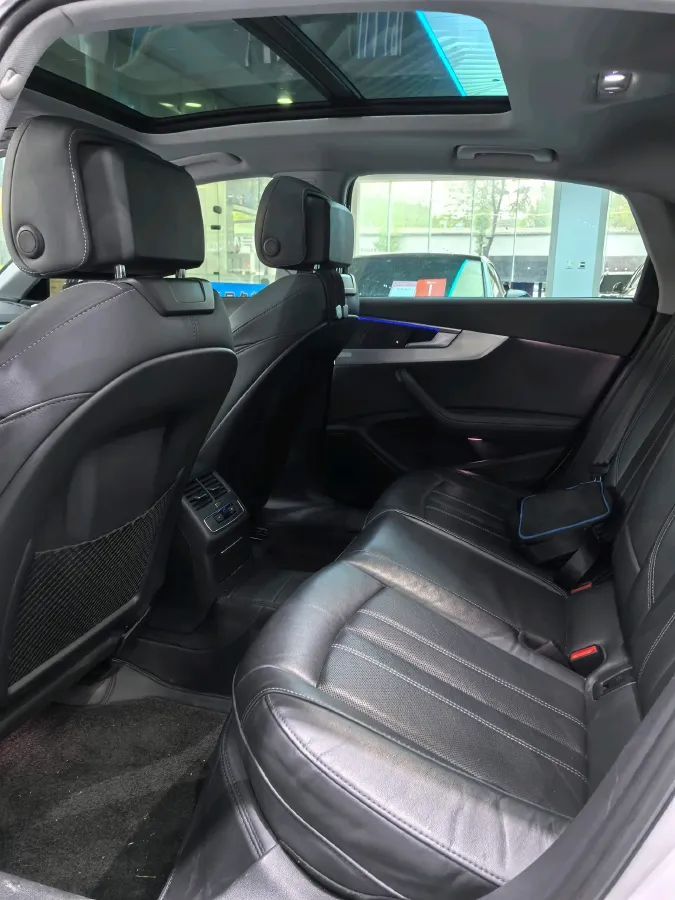 2022 Audi A4L 2.0T 190HP L4 7DCT,autocango,china used car exporter,china ev exporter,chinese used car exporter,chinese used ev exporter