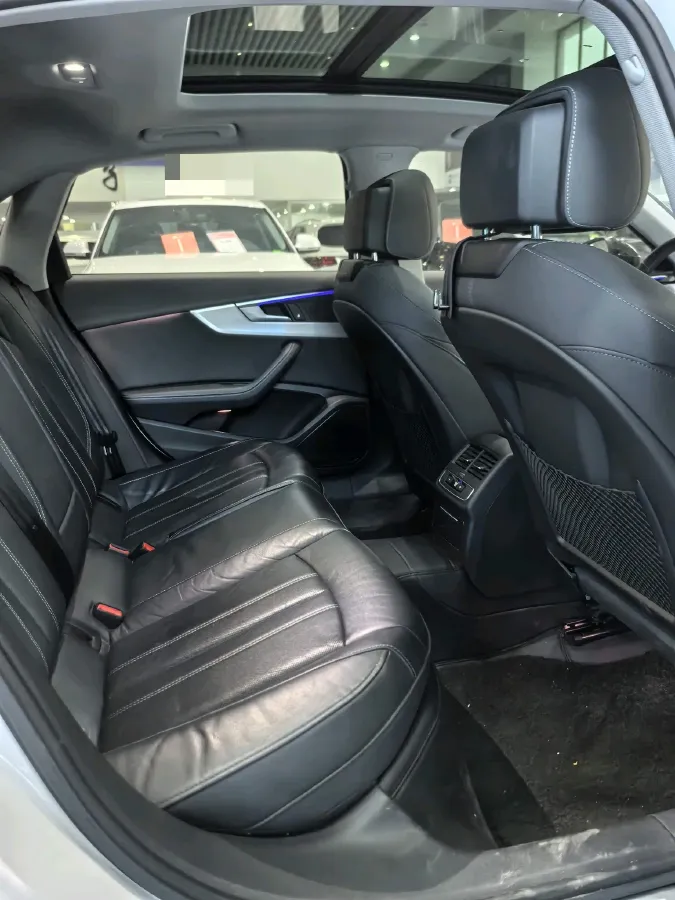 2022 Audi A4L 2.0T 190HP L4 7DCT,autocango,china used car exporter,china ev exporter,chinese used car exporter,chinese used ev exporter