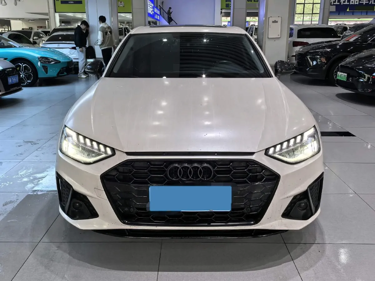 2022 Audi A4L 2.0T 190HP L4 7DCT,autocango,china used car exporter,china ev exporter,chinese used car exporter,chinese used ev exporter