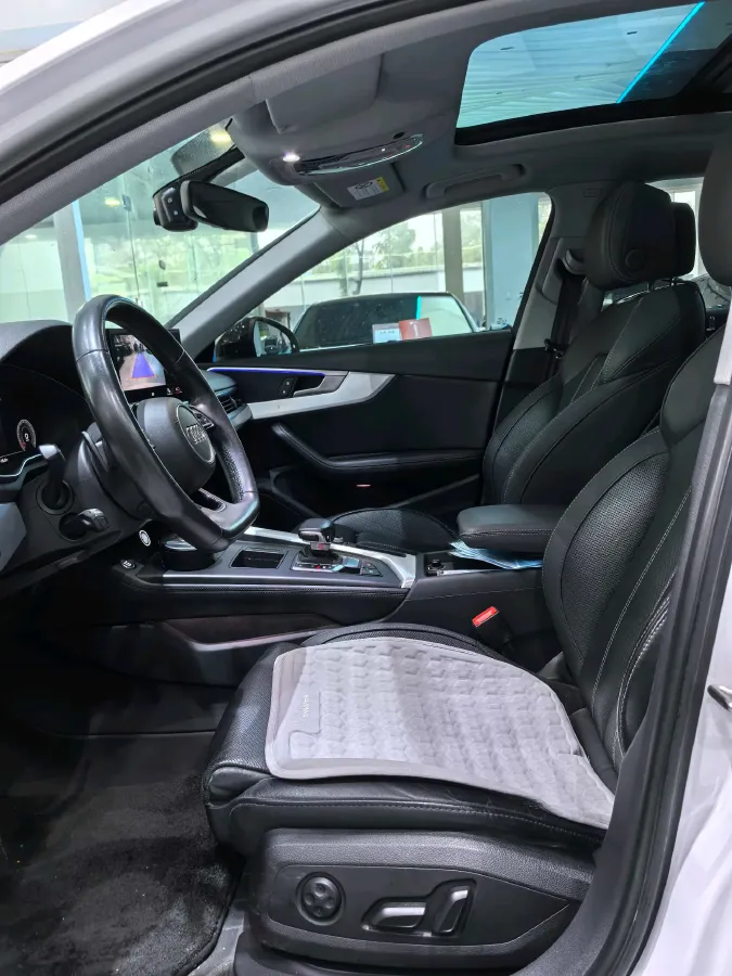 2022 Audi A4L 2.0T 190HP L4 7DCT,autocango,china used car exporter,china ev exporter,chinese used car exporter,chinese used ev exporter