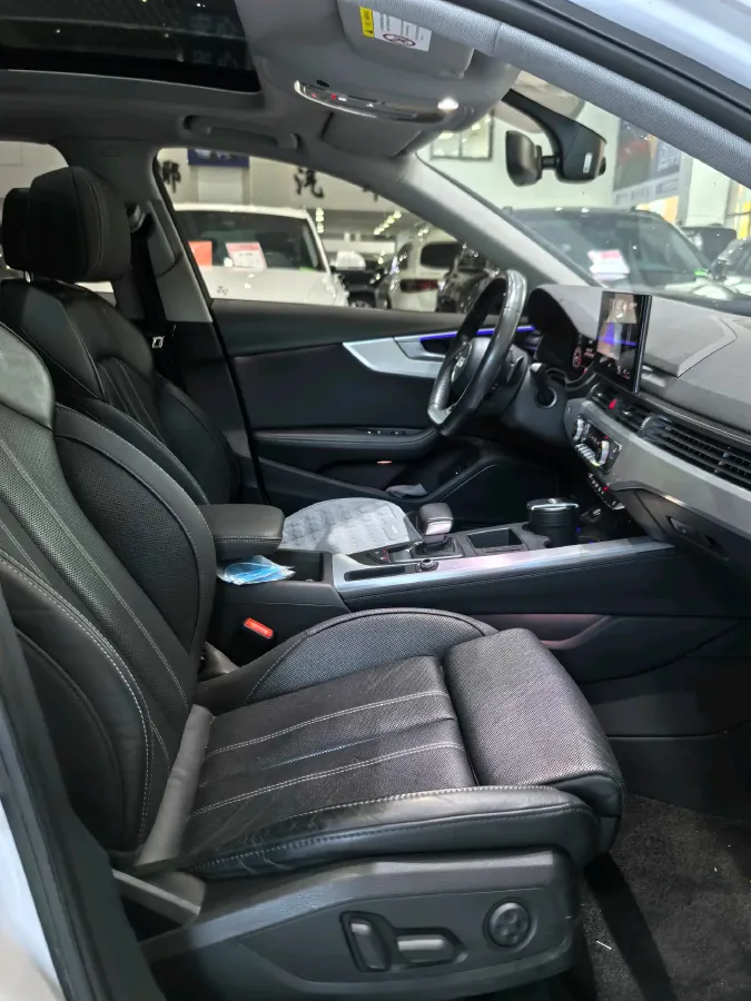 2022 Audi A4L 2.0T 190HP L4 7DCT,autocango,china used car exporter,china ev exporter,chinese used car exporter,chinese used ev exporter