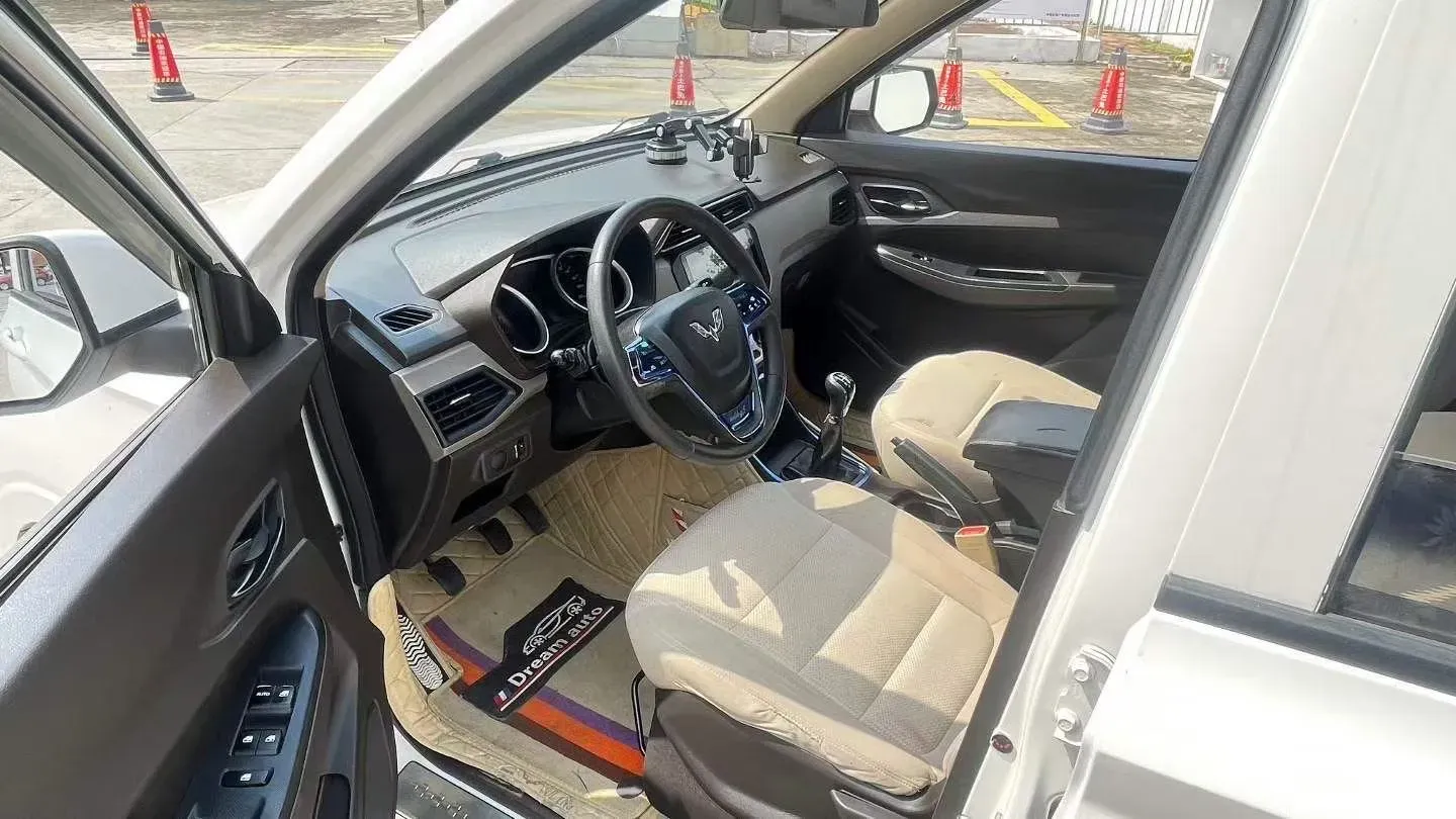 2018 WuLing HongGuang 1.5L 105HP L4 5MT,autocango,china used car exporter,china ev exporter,chinese used car exporter,chinese used ev exporter