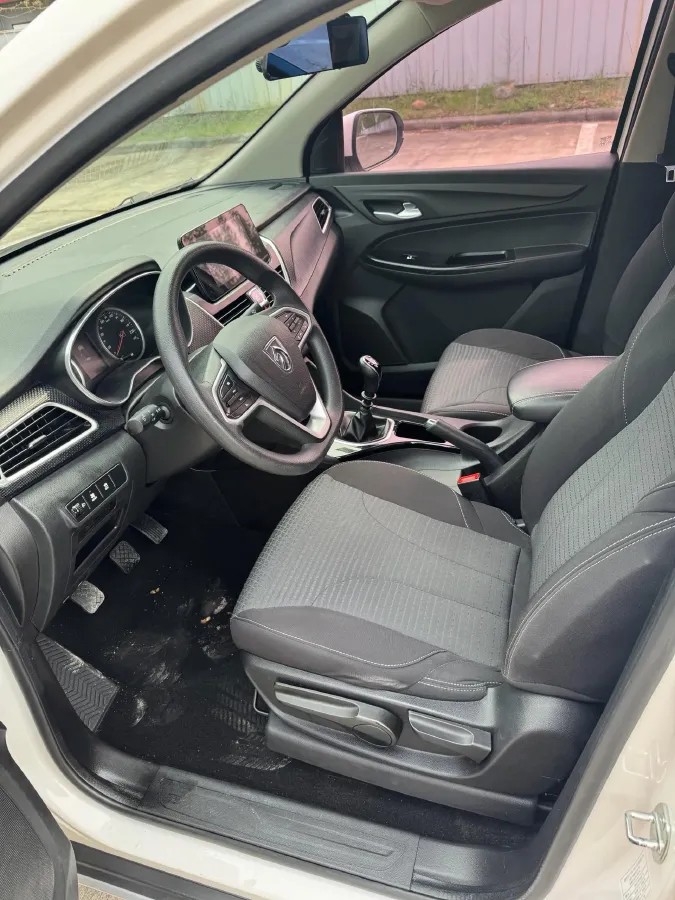 2019 BaoJun 730 1.5L 105HP L4 6MT,autocango,china used car exporter,china ev exporter,chinese used car exporter,chinese used ev exporter