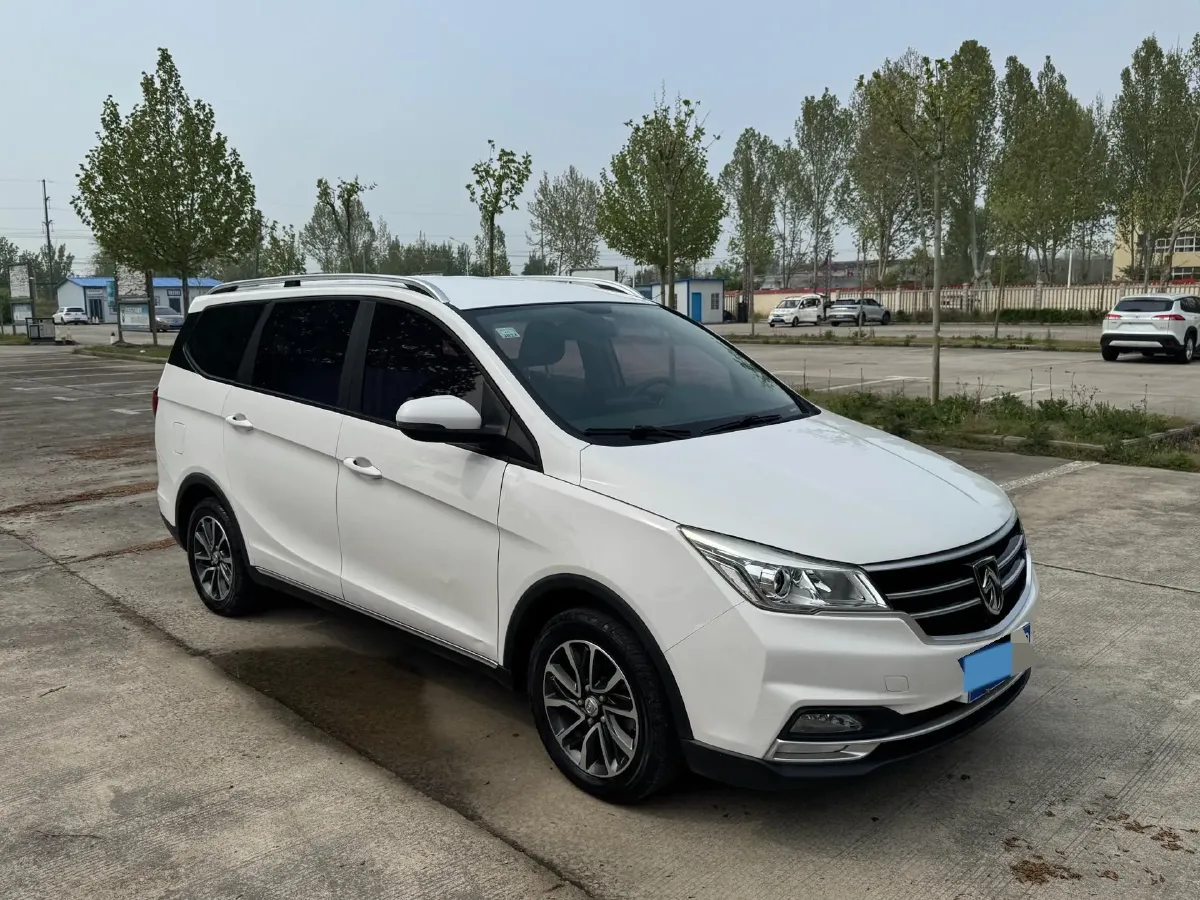2019 BaoJun 730 1.5L 105HP L4 6MT,autocango,china used car exporter,china ev exporter,chinese used car exporter,chinese used ev exporter