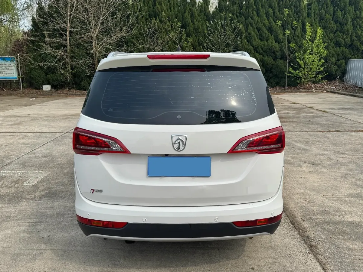 2019 BaoJun 730 1.5L 105HP L4 6MT,autocango,china used car exporter,china ev exporter,chinese used car exporter,chinese used ev exporter