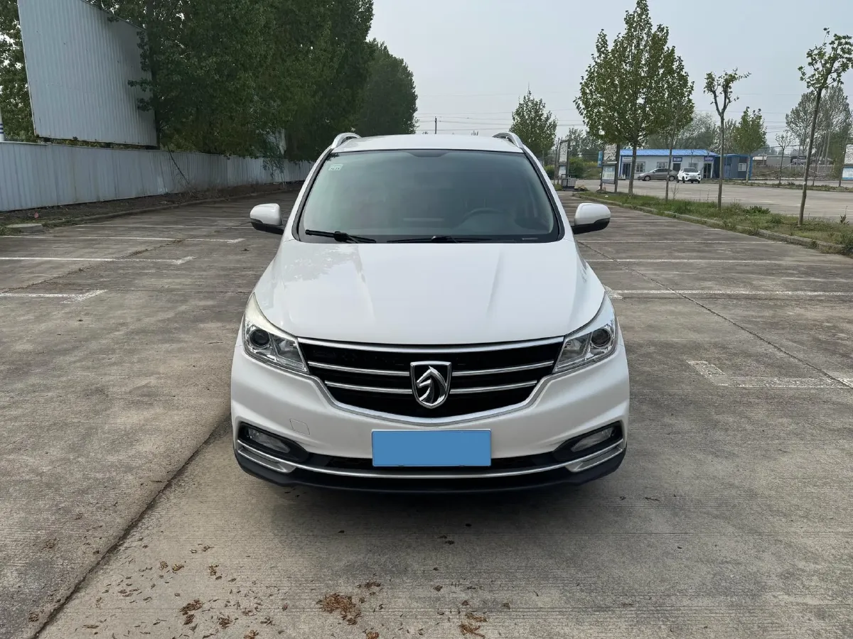 2019 BaoJun 730 1.5L 105HP L4 6MT,autocango,china used car exporter,china ev exporter,chinese used car exporter,chinese used ev exporter