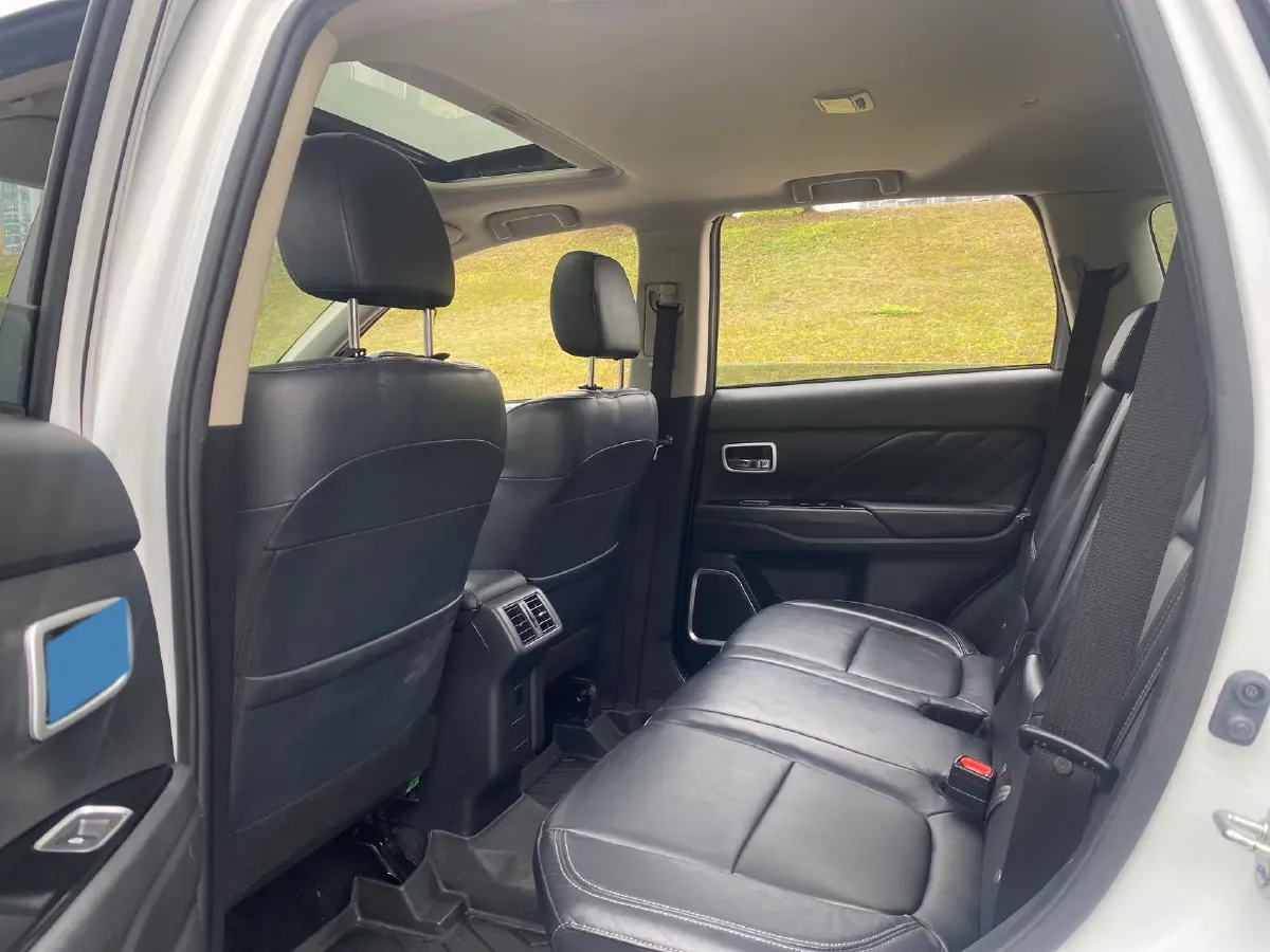 2019 Mitsubishi Outlander 2.4L 192HP L4 CVT,autocango,china used car exporter,china ev exporter,chinese used car exporter,chinese used ev exporter