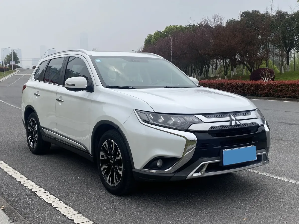 2019 Mitsubishi Outlander 2.4L 192HP L4 CVT,autocango,china used car exporter,china ev exporter,chinese used car exporter,chinese used ev exporter