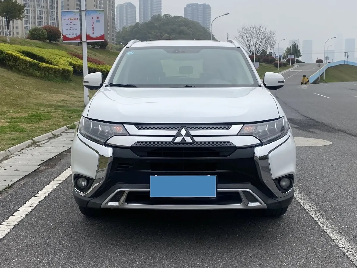 2019 Mitsubishi Outlander 2.4L 192HP L4 CVT,autocango,china used car exporter,china ev exporter,chinese used car exporter,chinese used ev exporter